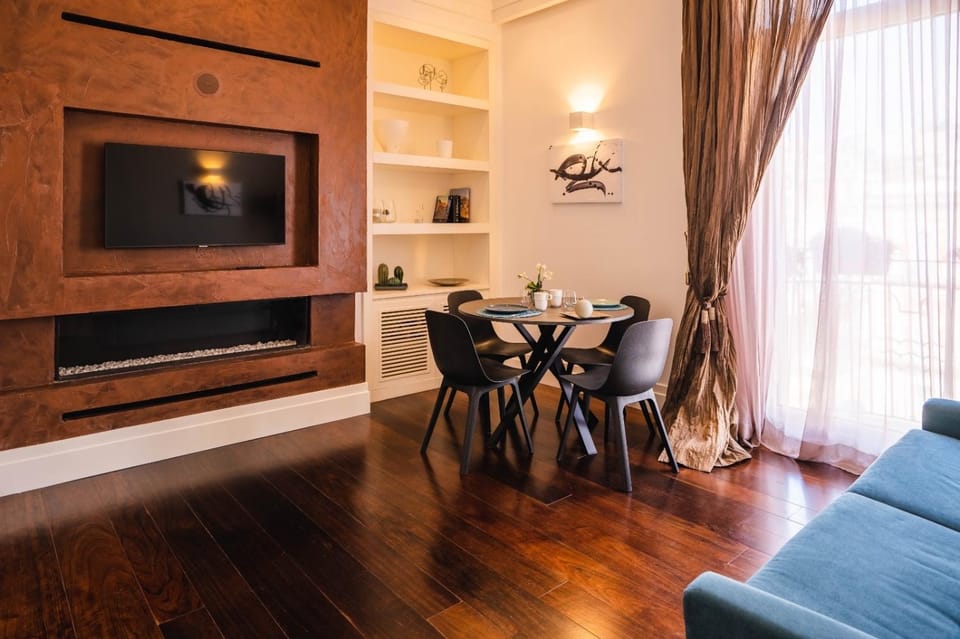 TV and multimedia, Living room, Seating area, Dining area