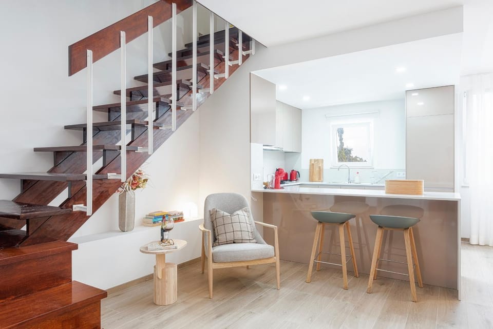 Kitchen or kitchenette, Living room, Seating area, kitchen