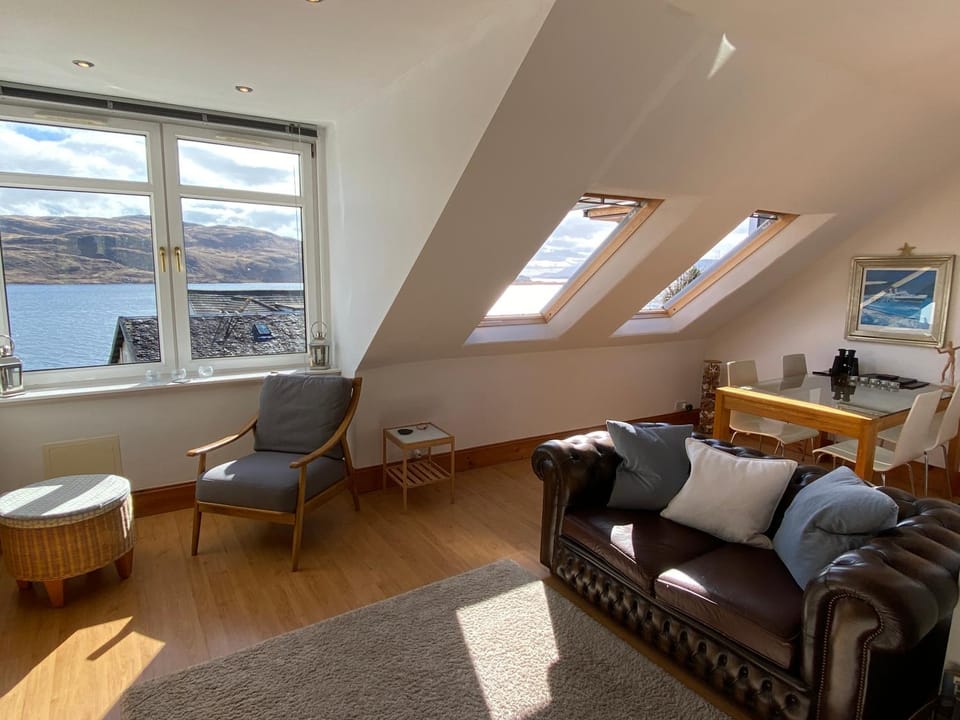 Living room, Mountain view