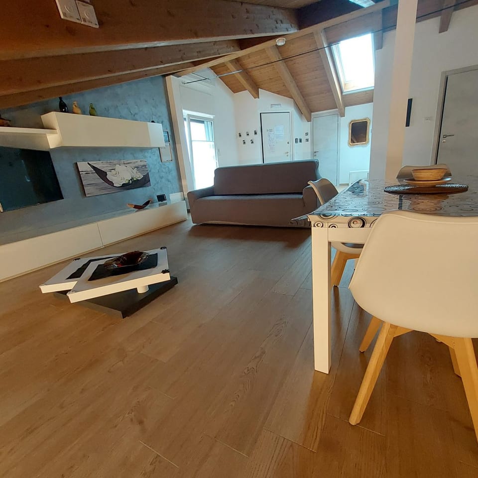 TV and multimedia, Living room, Dining area