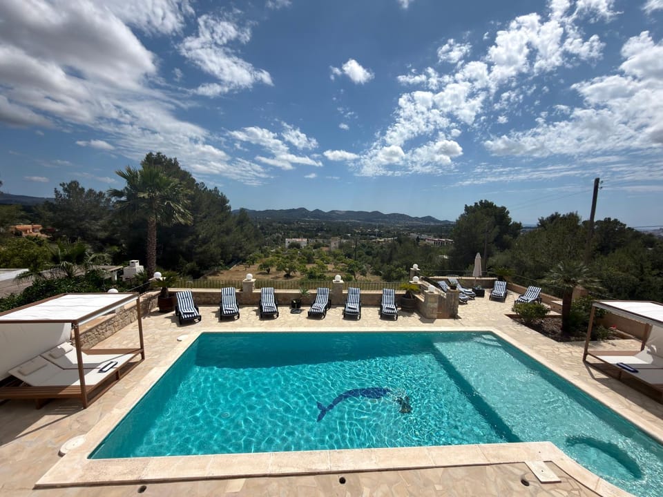 Day, Natural landscape, Mountain view, Pool view, Swimming pool, sunbed