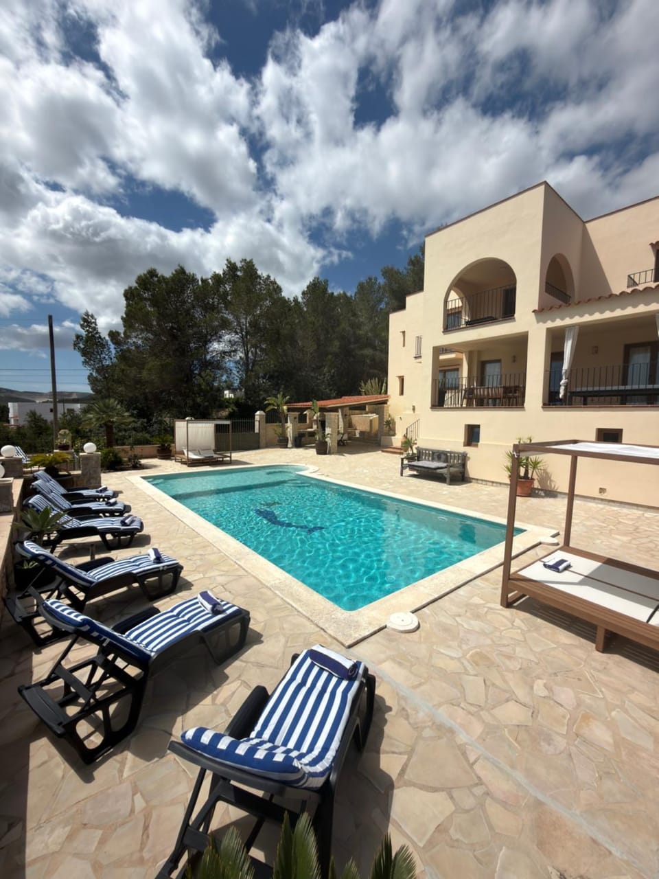 Property building, Patio, Day, Natural landscape, Pool view, Swimming pool, sunbed