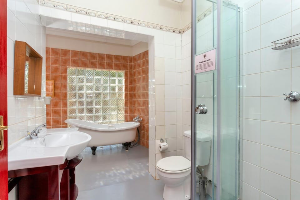 Shower, Toilet, Bathroom, Bath