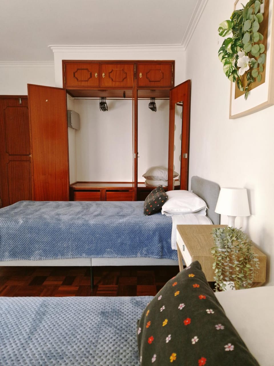 Bed, Photo of the whole room, wardrobe