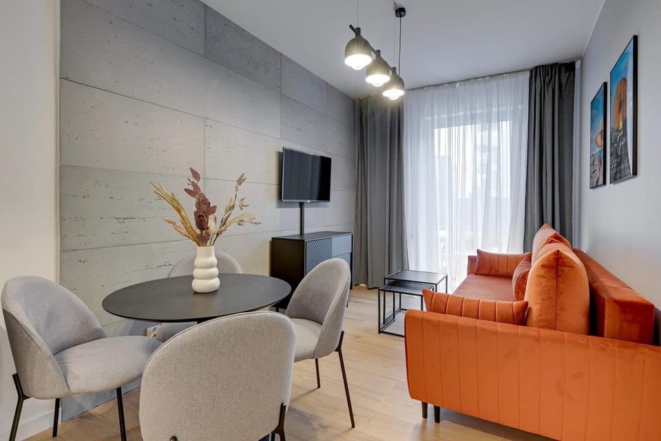 Communal lounge/ TV room, TV and multimedia, Living room, Seating area, Evening entertainment