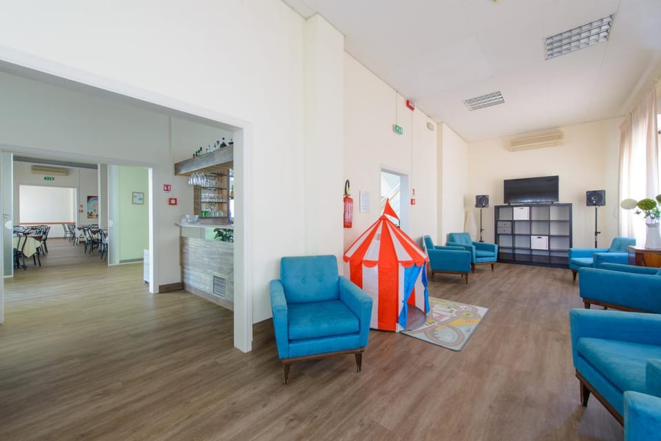 Communal lounge/ TV room, Lounge or bar