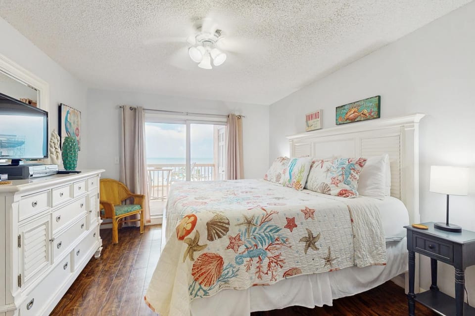 Beach Cottage 2402 House in Redington Shores