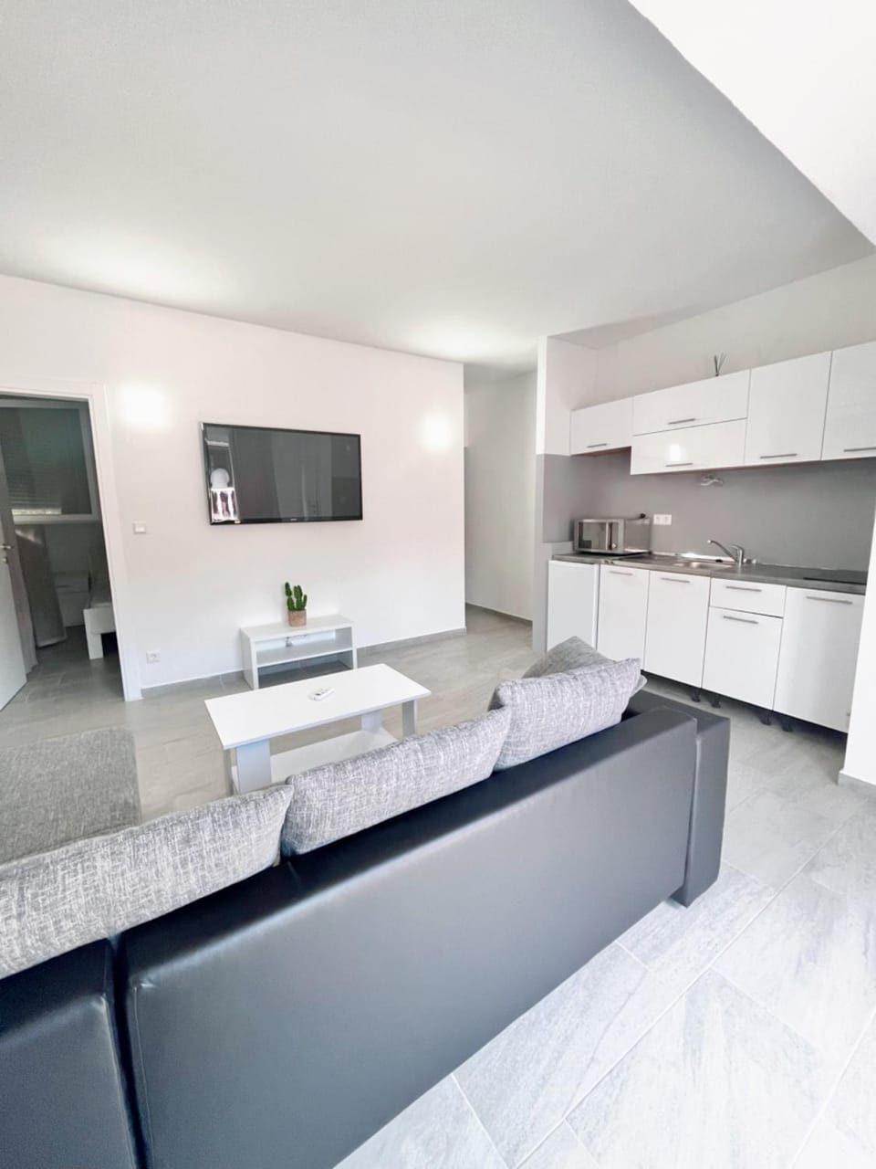 Kitchen or kitchenette, Living room