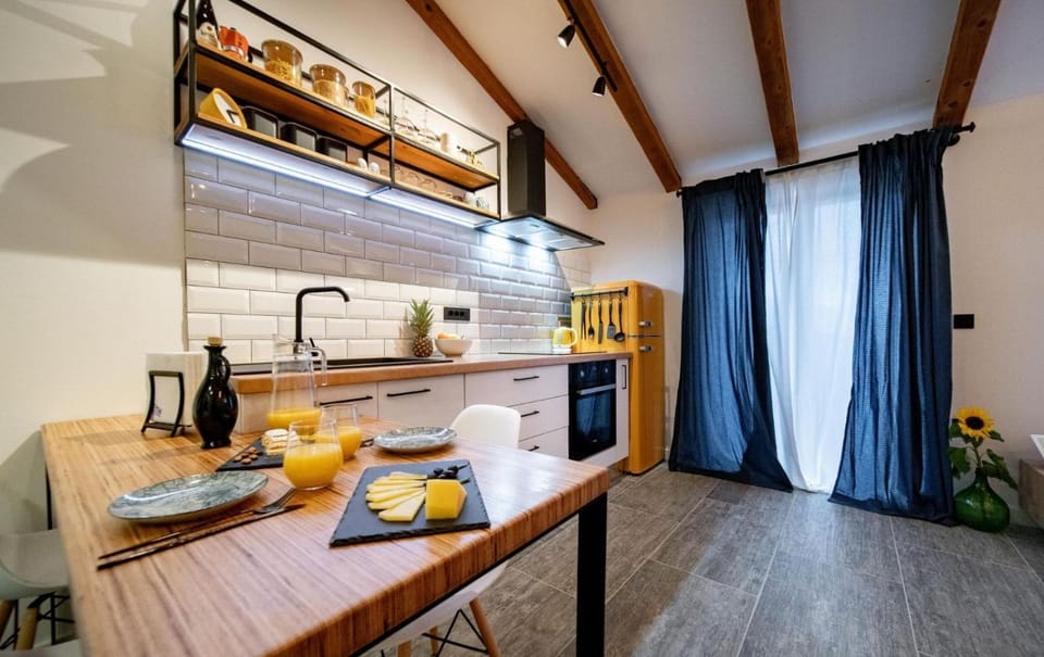 Novouređeni apartman Marko Apartment in Lika-Senj County