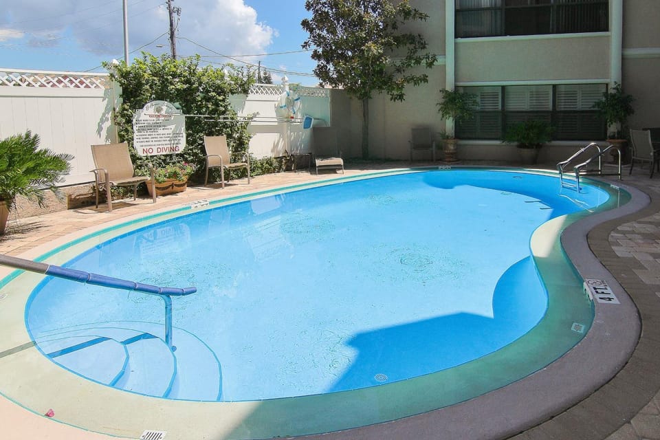 Belleair Sands 107 House in Belleair Beach
