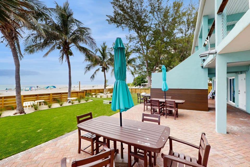 Bungalow Beach Place 8 House in Indian Shores