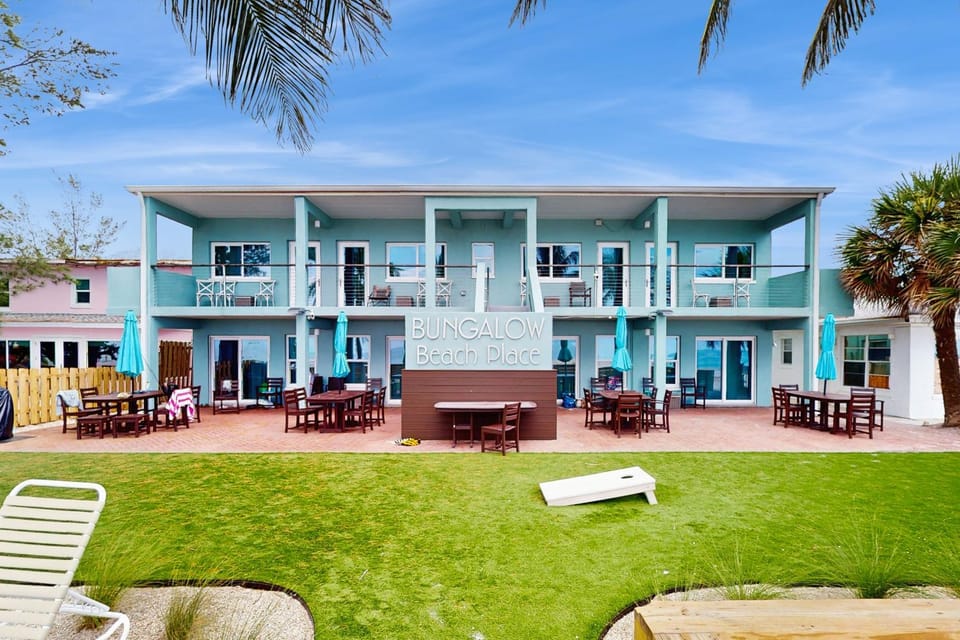 Bungalow Beach Place 8 House in Indian Shores