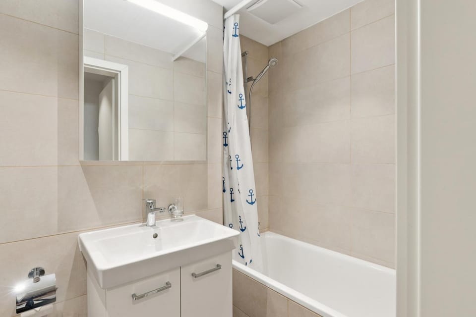 Bathroom, Bath