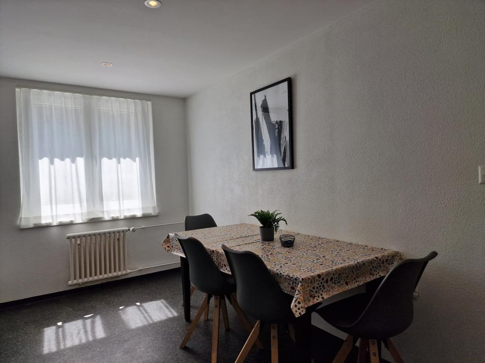 Seating area, kitchen