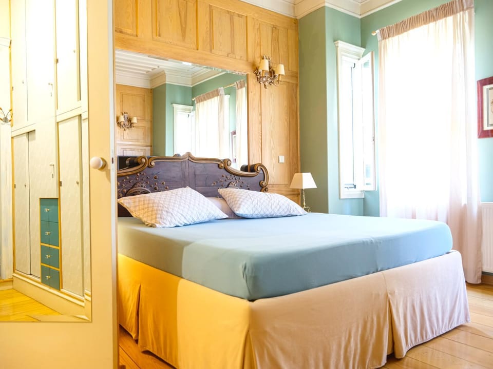 Bed, Photo of the whole room, Bedroom, wardrobe