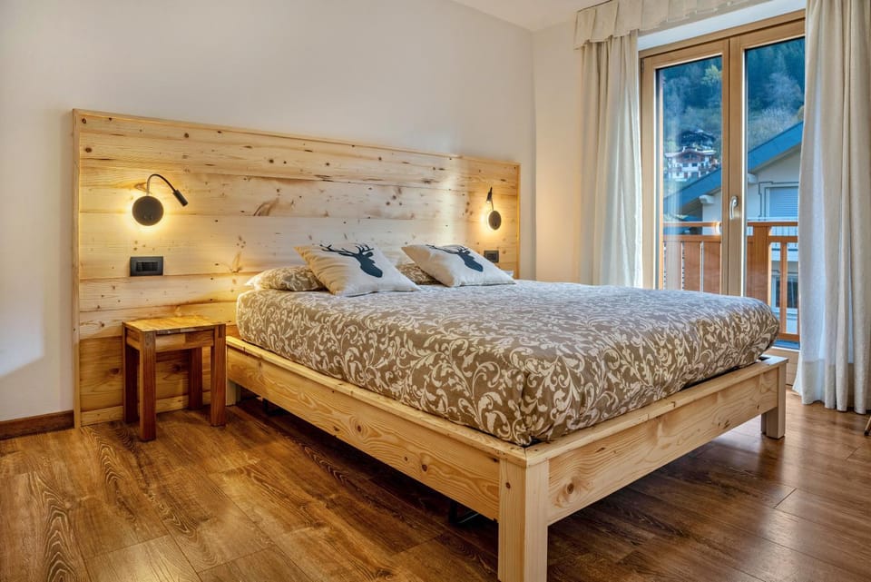 Living room, Bedroom