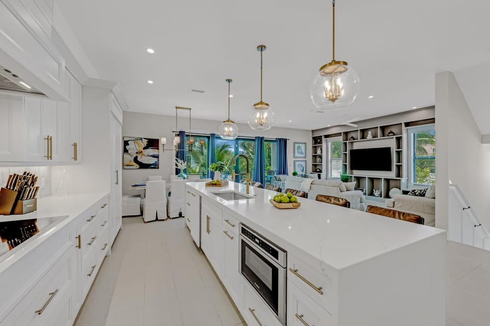 Kitchen or kitchenette, Communal kitchen