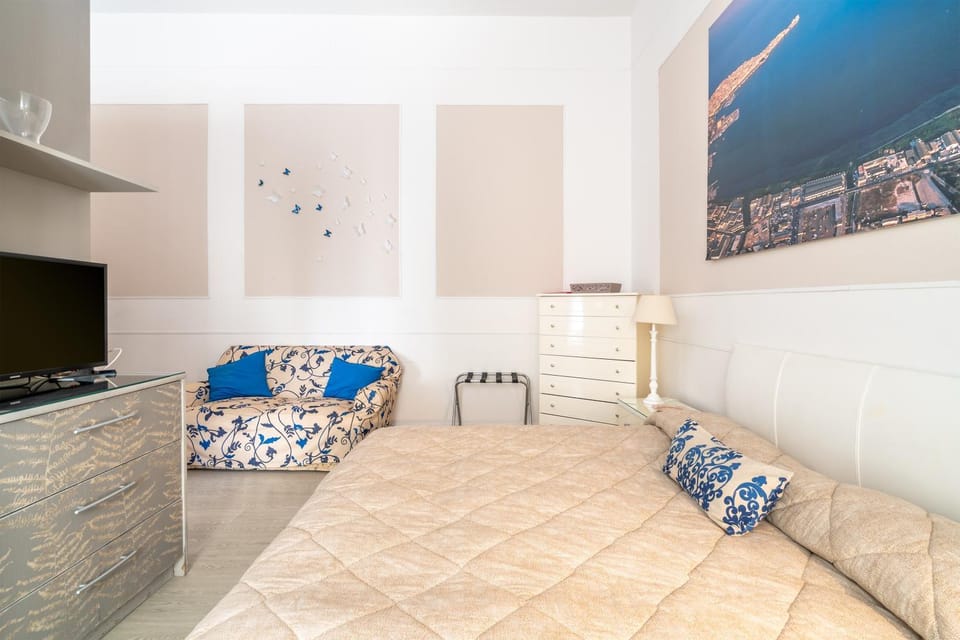 Living room, Bedroom