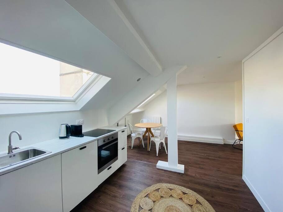 Kitchen or kitchenette, Dining area, oven, pet friendly, stove