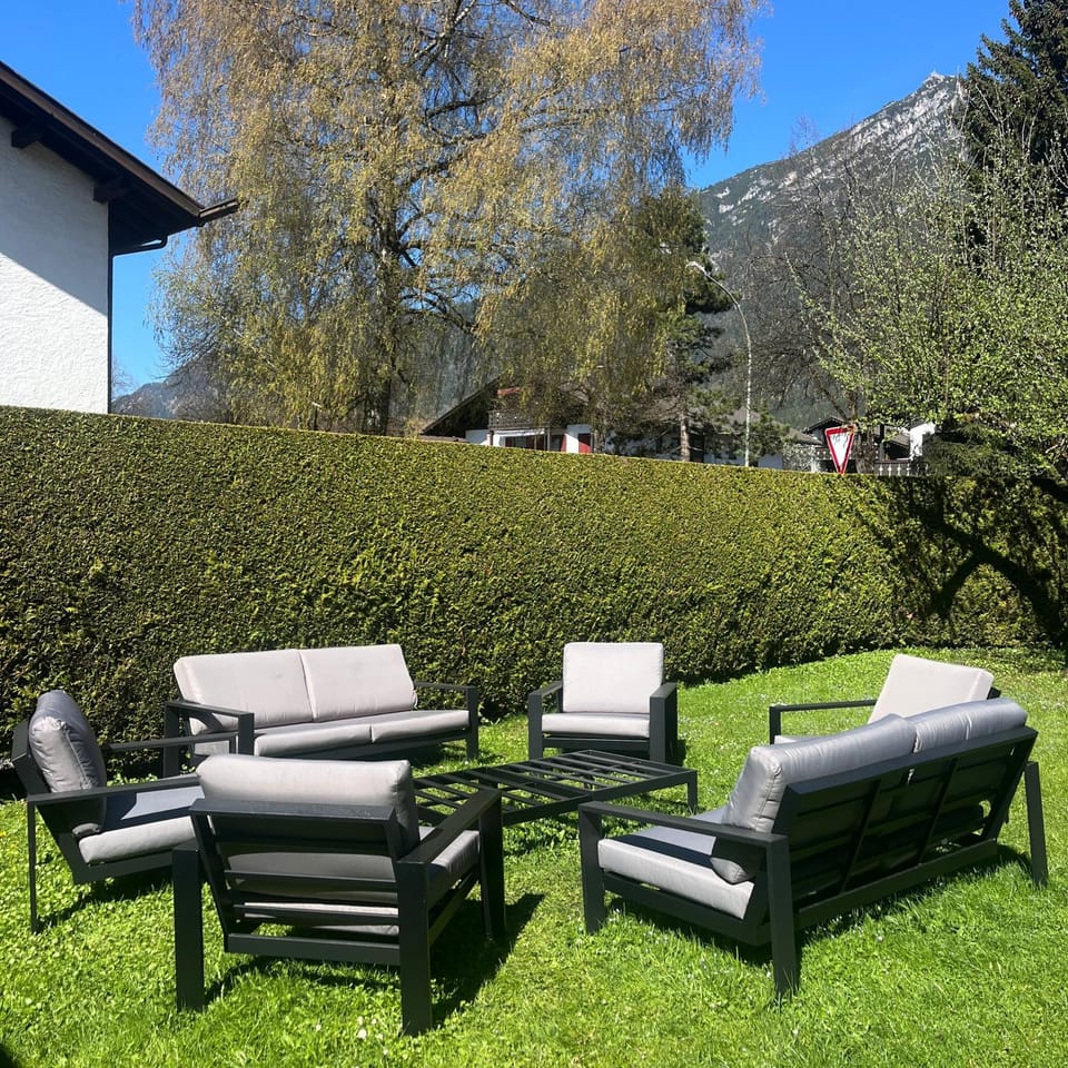 Doppelhaushälfte Zugspitzblick mit privatem Garten Apartment in Garmisch-Partenkirchen
