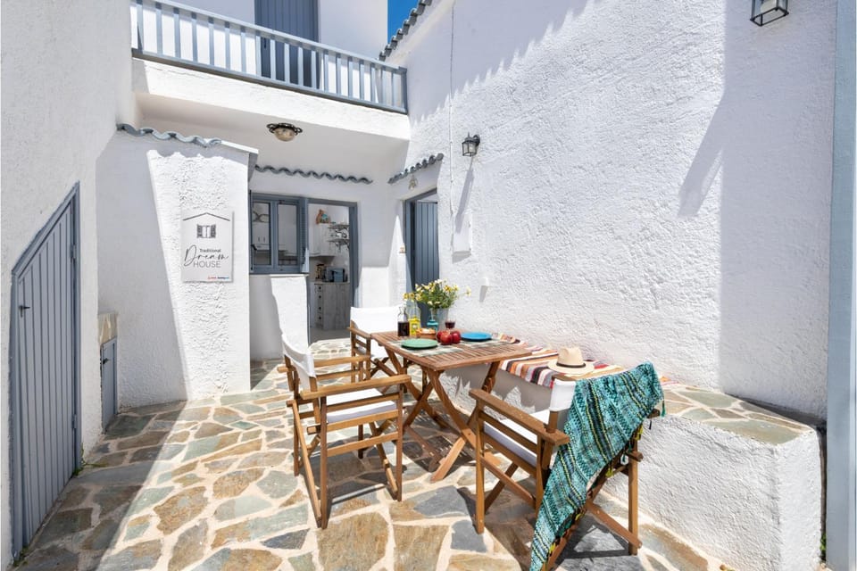 Property building, Seating area