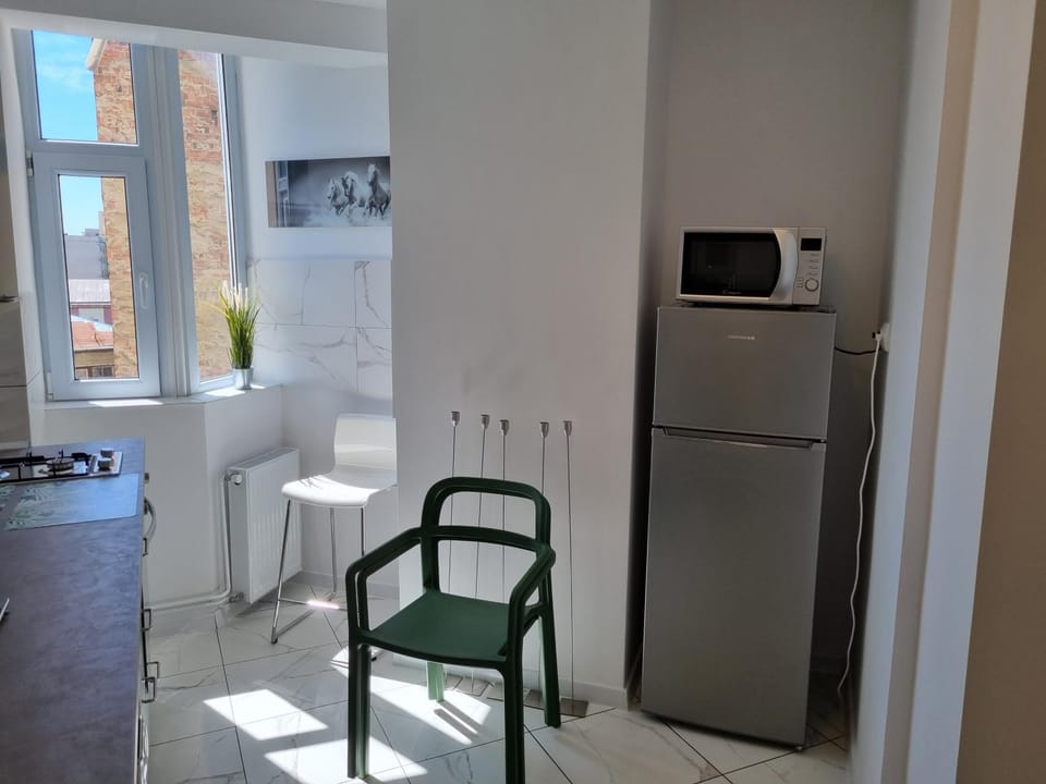 Kitchen or kitchenette, Seating area