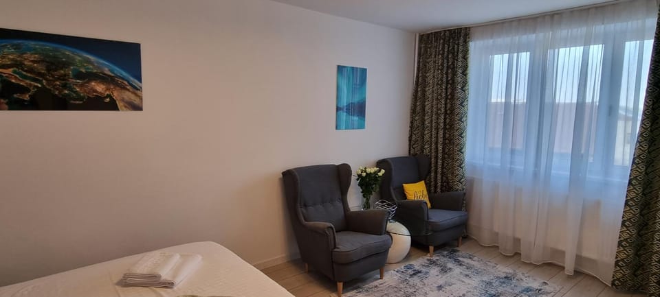 Living room, Seating area, hair dresser