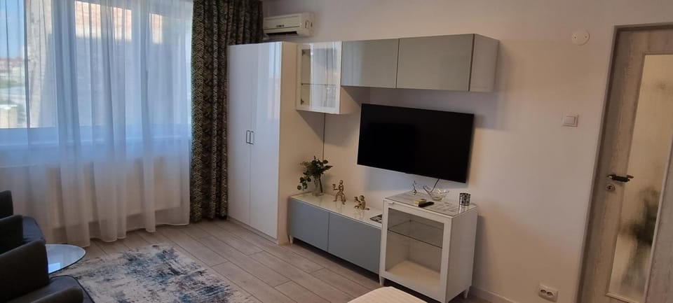 TV and multimedia, Living room, Photo of the whole room, Bedroom, wardrobe