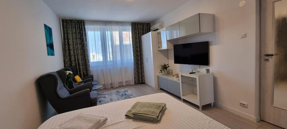 TV and multimedia, Photo of the whole room, Bedroom, hair dresser, wardrobe