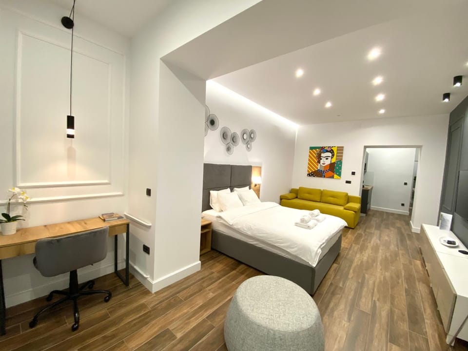 Bed, Photo of the whole room, Bedroom