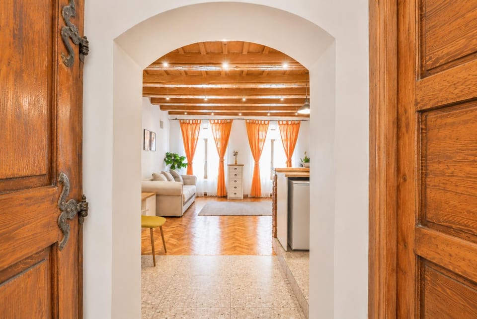 Facade/entrance, Living room, Diving
