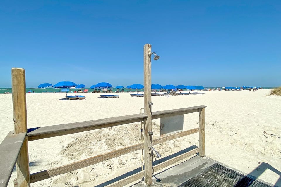 Beach Place 1-404 House in Madeira Beach