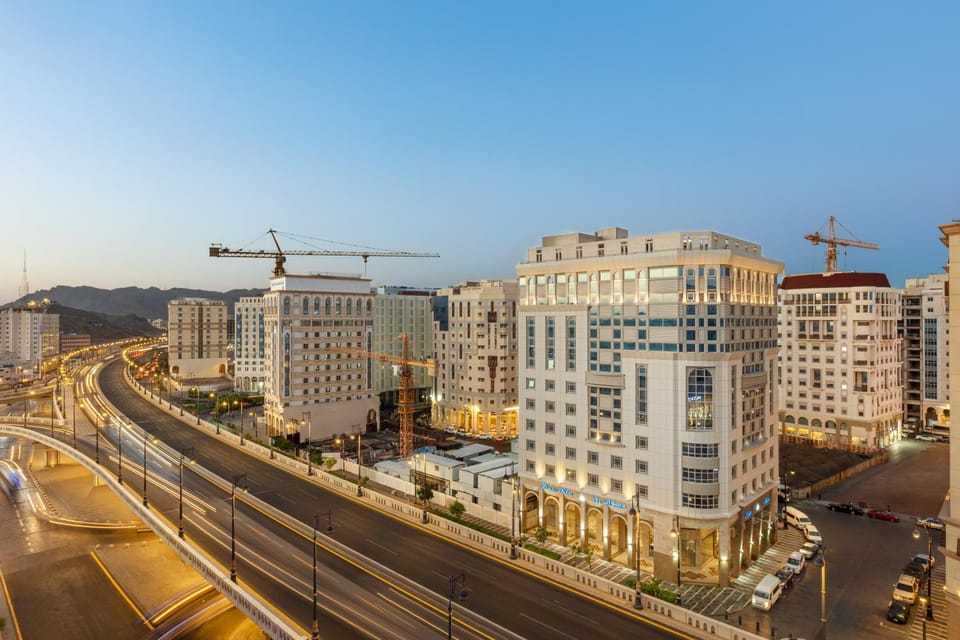 Property building, Day, Neighbourhood, Natural landscape, City view, Location