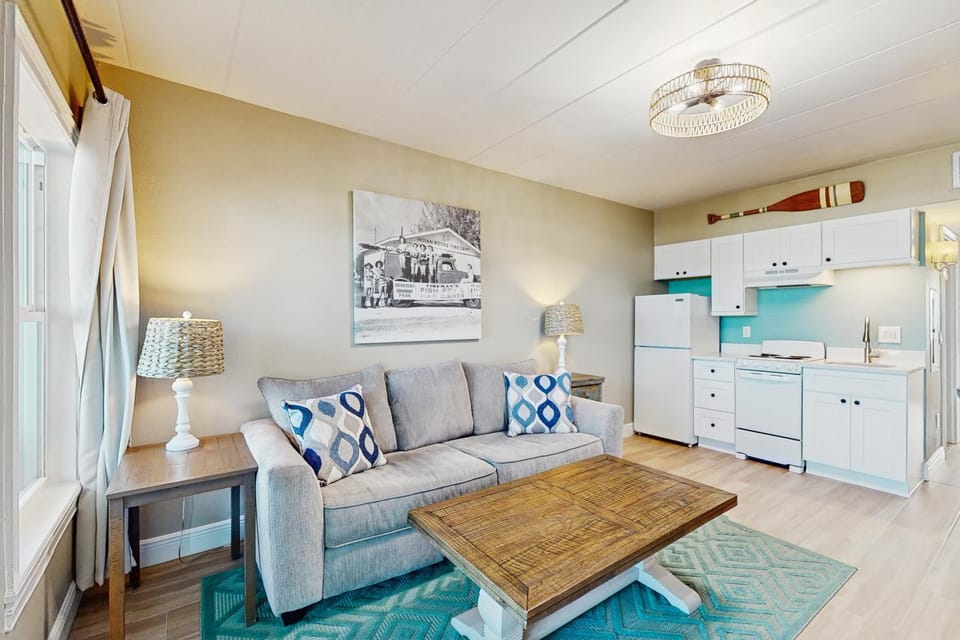 Bungalow Beach Place 3 House in Indian Shores