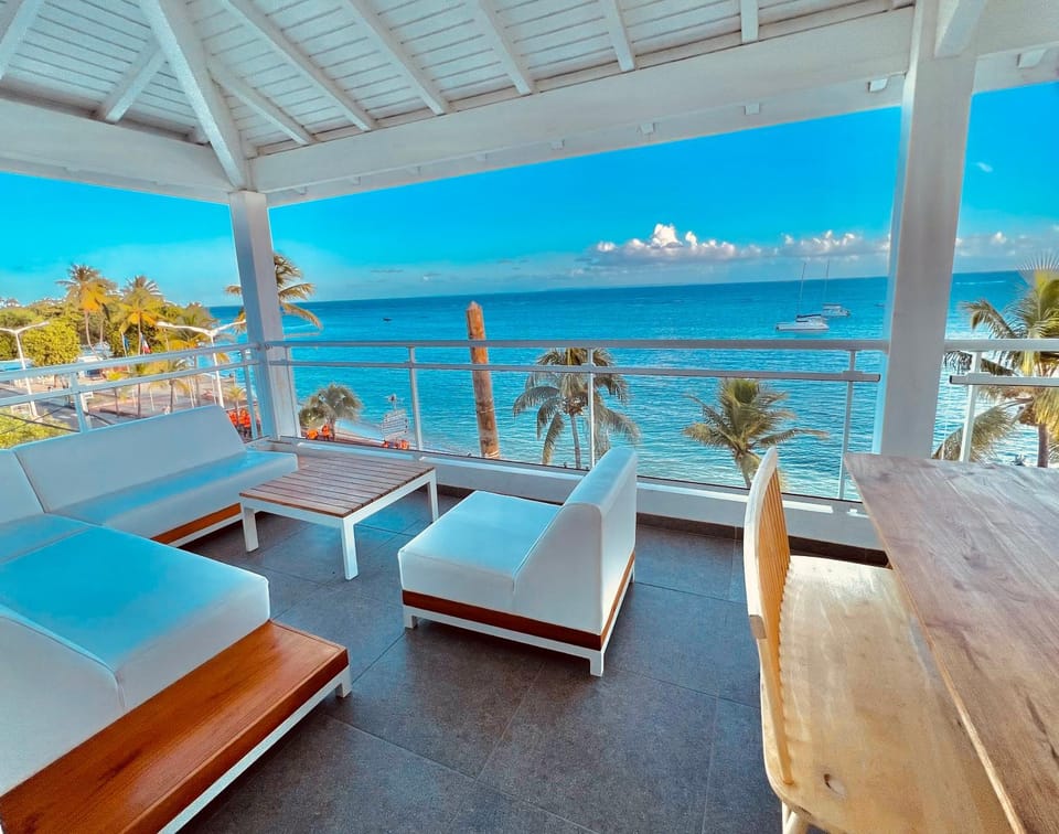 Patio, Restaurant/places to eat, Day, Natural landscape, Activities, Casino, View (from property/room), Balcony/Terrace, Living room, Seating area, Beach, Sea view, Supermarket/grocery shop, Lunch, Sunrise, Sunset, concierge, hair dresser, sunbed