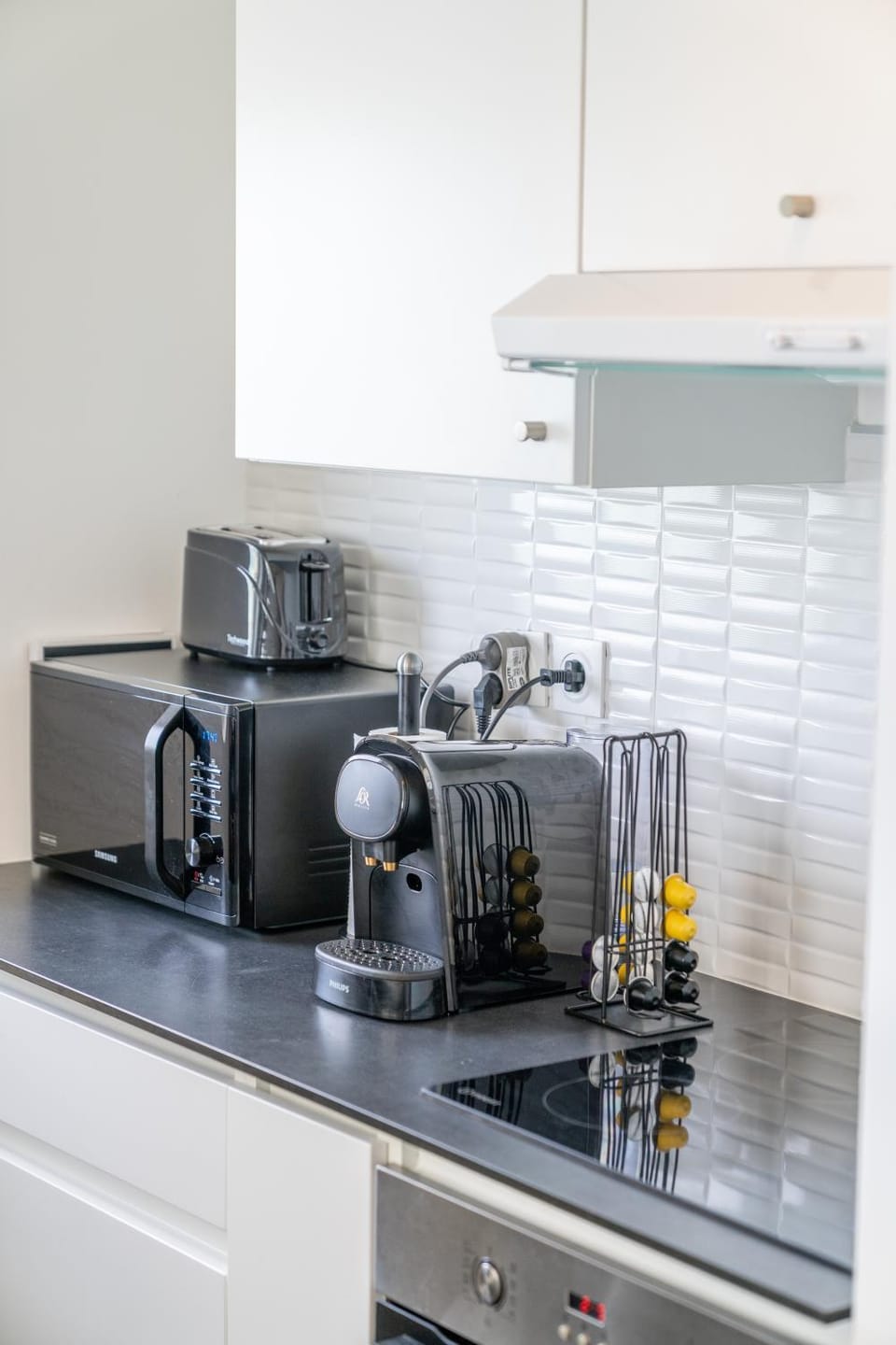Coffee/tea facilities, dishwasher, minibar, pet friendly, stove, toaster, washing machine
