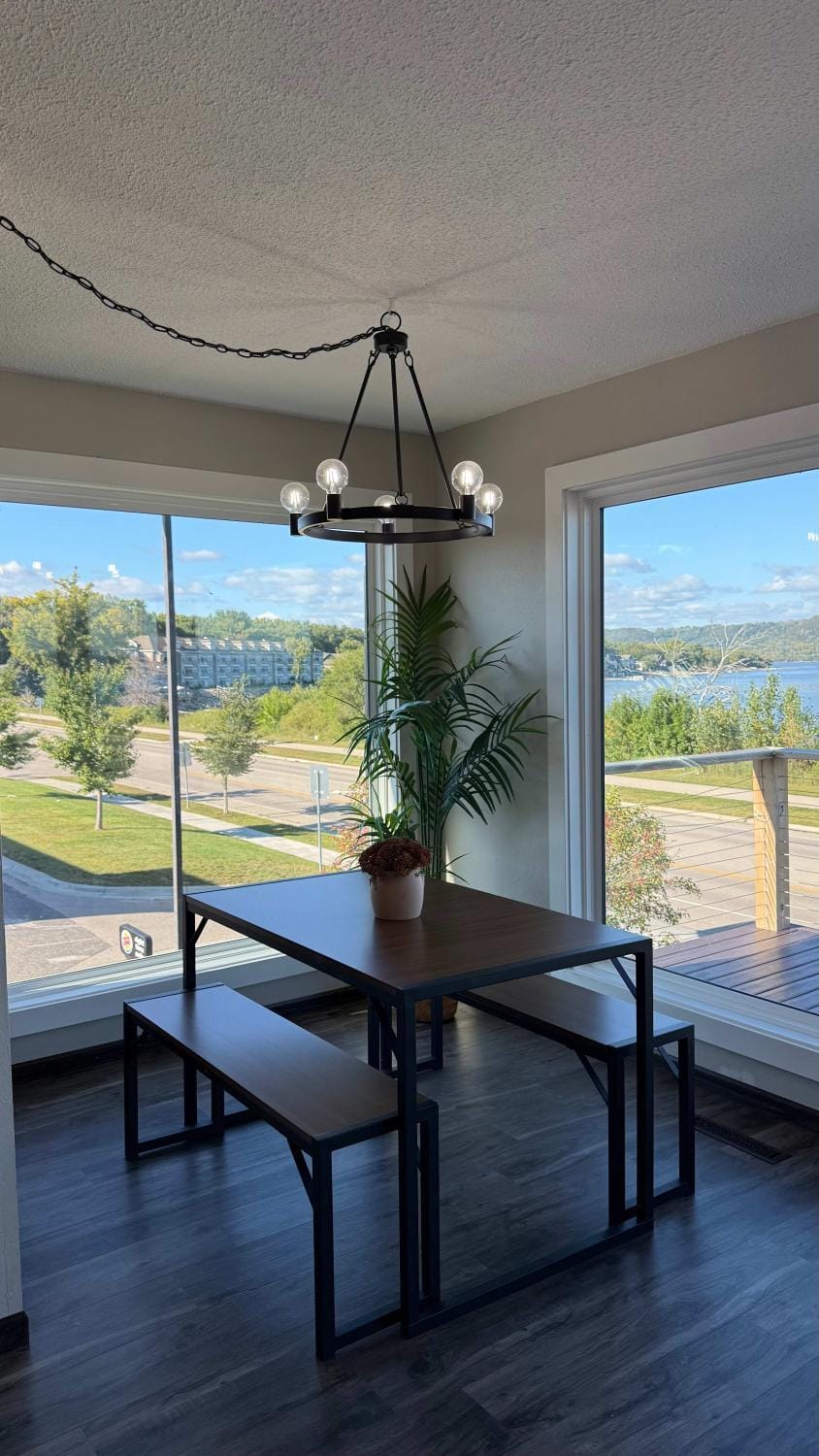 3 Bedroom Condo with Lake Pepin views with access to shared outdoor pool House in Lake Pepin