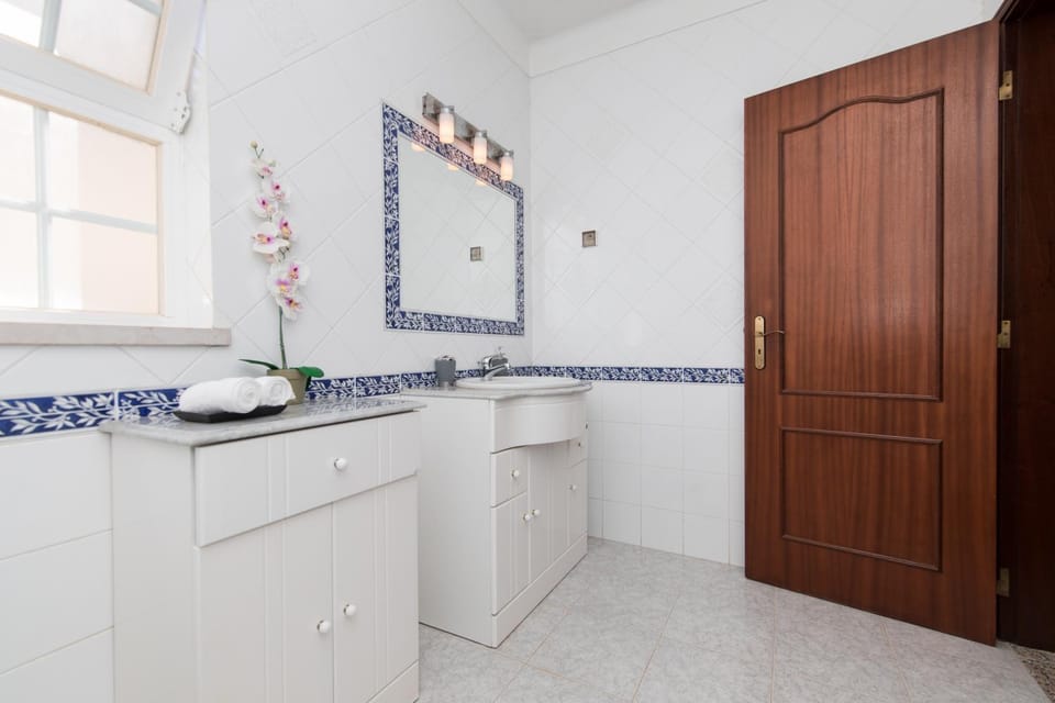 Villa with swimming pool Villa in Setubal District