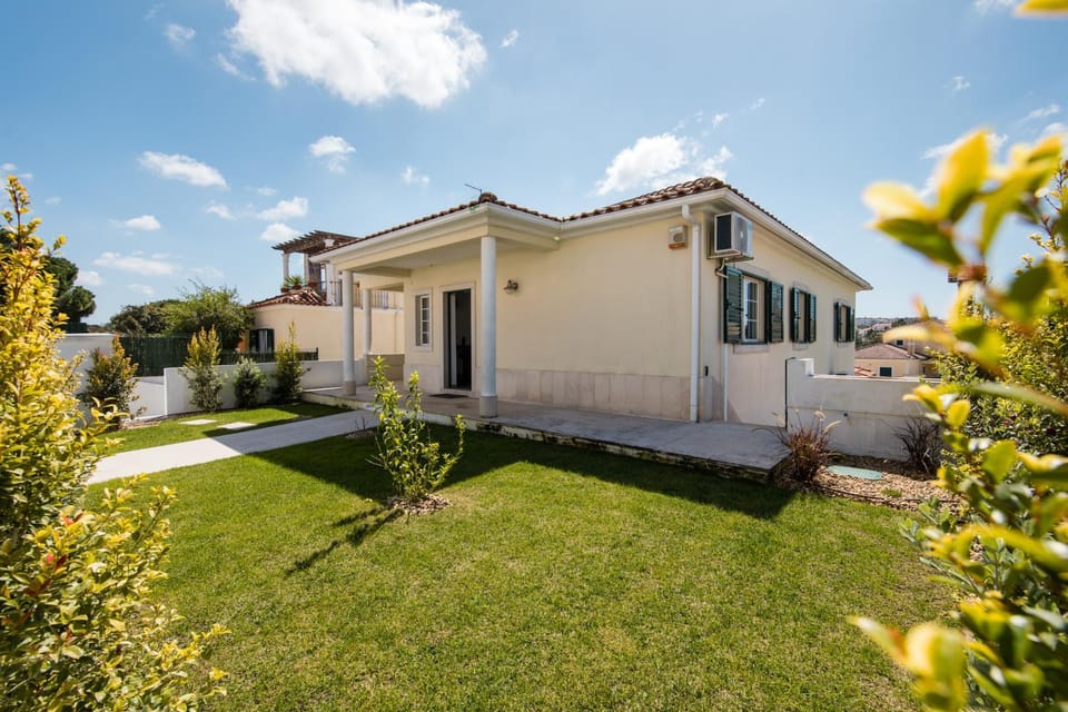 Villa with swimming pool Villa in Setubal District