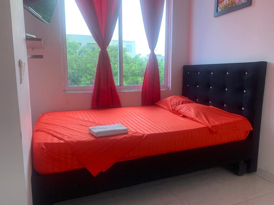Bed, Photo of the whole room, Bedroom