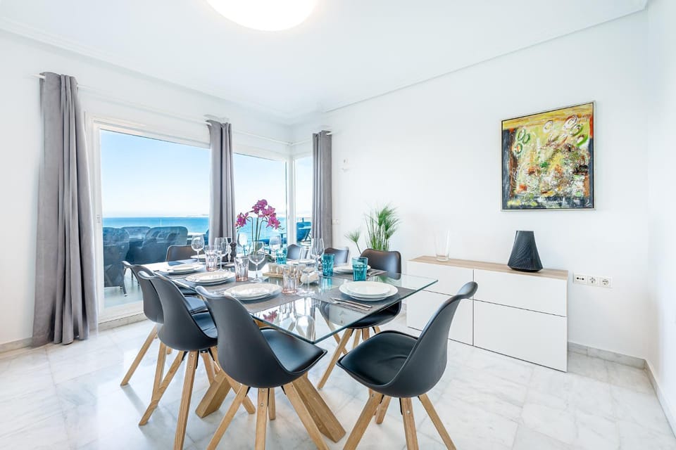 Living room, Lounge or bar, Dining area, Sea view