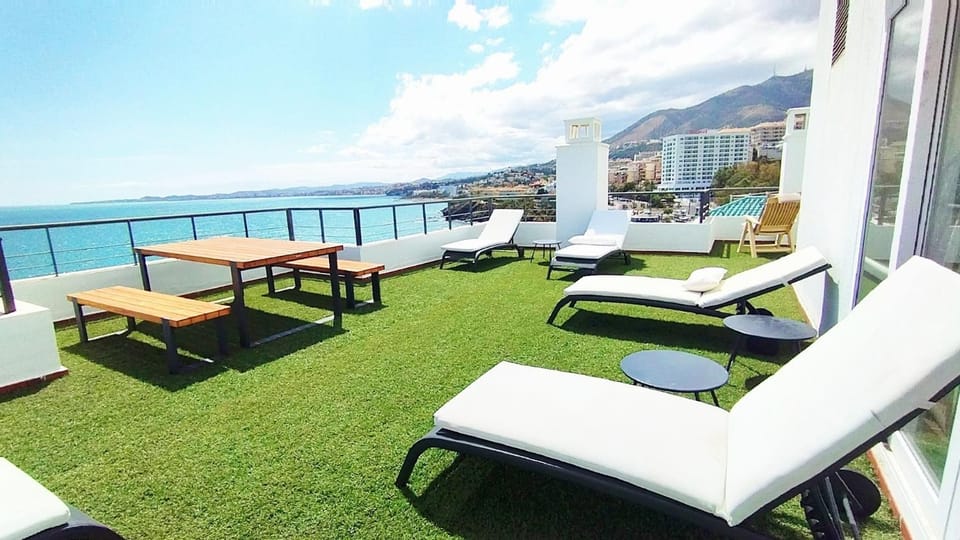 Day, Natural landscape, Garden, Solarium, Balcony/Terrace, Seating area, Sea view, sunbed