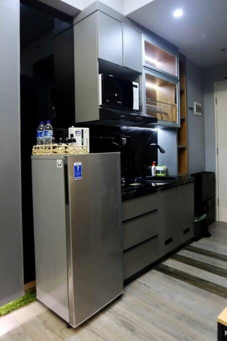 Kitchen or kitchenette, dishwasher, minibar