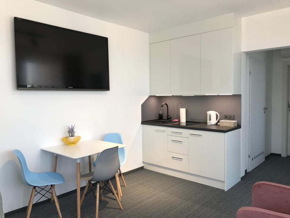TV and multimedia, Kitchen or kitchenette, Living room, Dining area