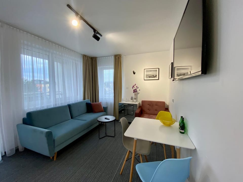 TV and multimedia, Living room, Dining area