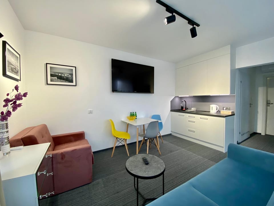 TV and multimedia, Kitchen or kitchenette, kitchen