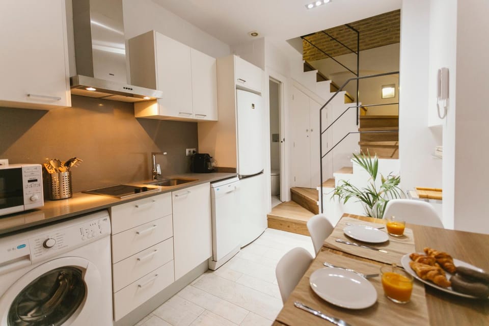 Coffee/tea facilities, Kitchen or kitchenette, Dining area, dishwasher, minibar, washing machine