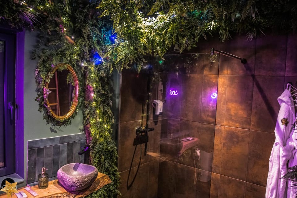 Night, Bathroom