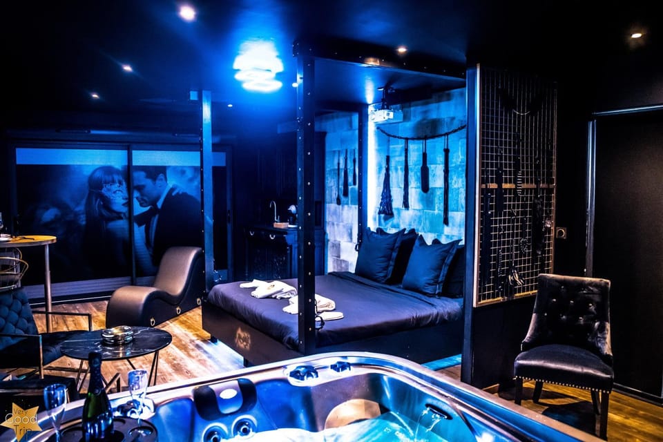 Hot Tub, Living room, Bedroom