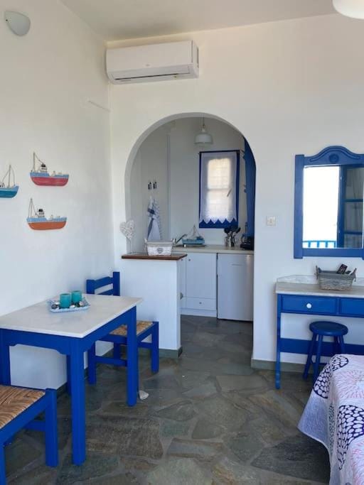 Cavos Studio by the sea (North) House in Paros, Greece